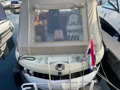 achterzijde van boot met kuiptent