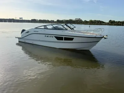 sportcruiser op rustig water