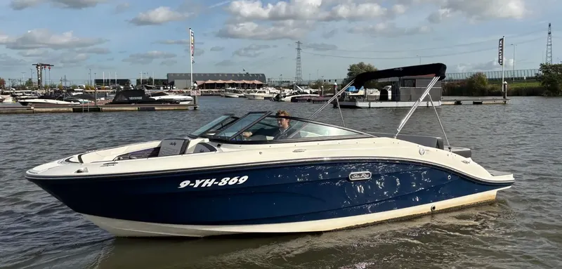 Sea Ray SPX 210