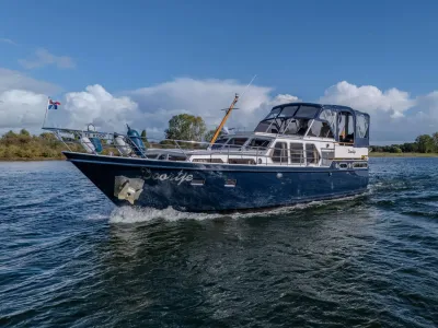 motorjacht op het water