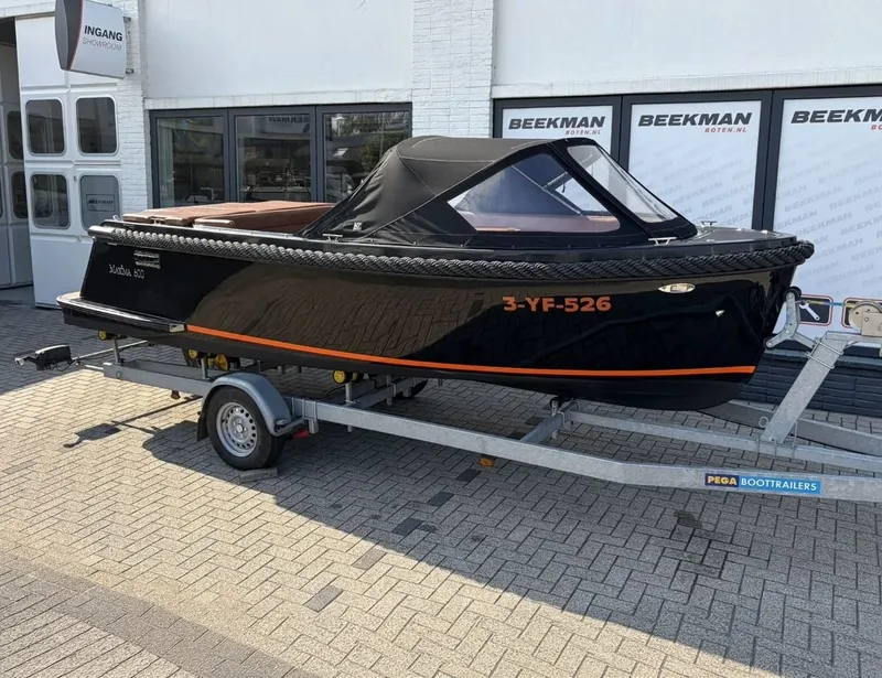 Maxima 600 Tender