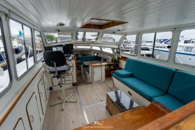 interieur salon en stuurhut van jacht