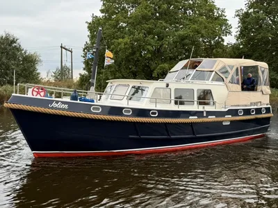 motorboot in het water