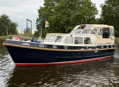 motorboot in het water