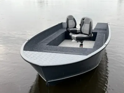 aluminium open visboot met stoelen