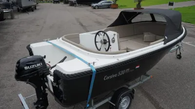 sloep op trailer met buiskap