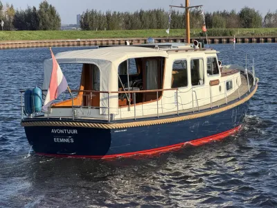 motorjacht op het water