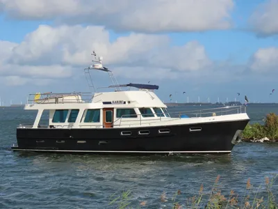 motorjacht op open water